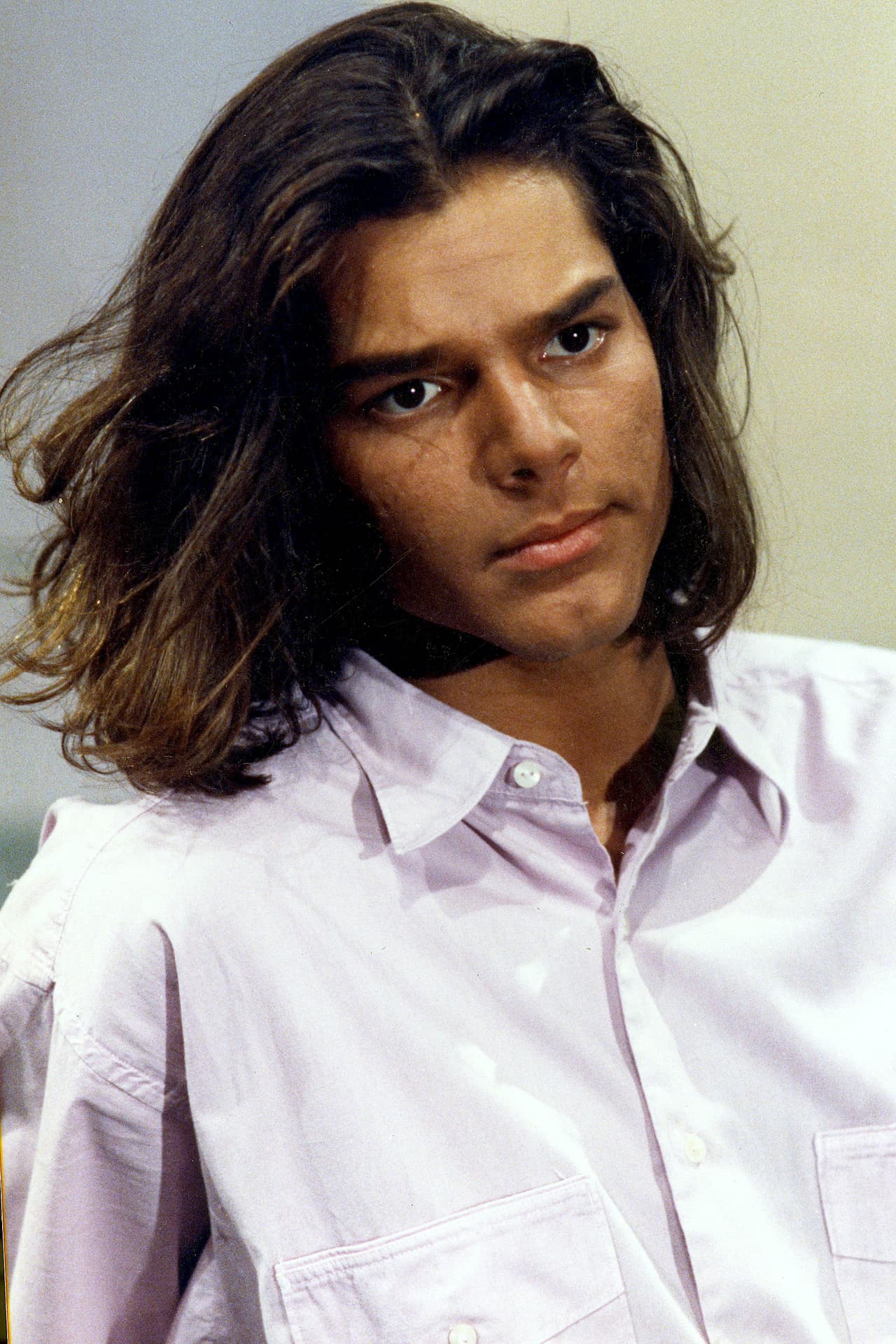 Ricky Martin durante su papel protagónico en la telenovela 'Alcanzar Una Estrella II', producción a cargo de Luis De Llano. Del melodrama surgió un grupo llamado 'Muñecos de Papel', integrado por el puertorriqueño, Angélica Rivera, Pedro Fernández, Bibi Gaytán, Eric Rubín y Sasha Sokol en 1991.