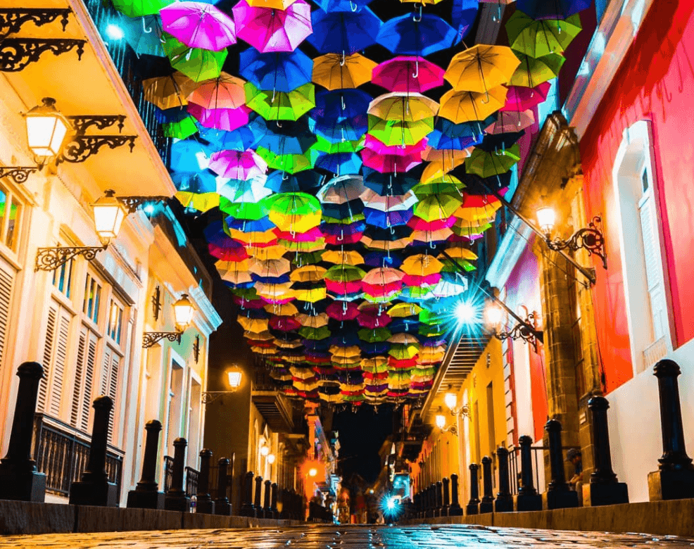 Calle
<a href="https://www.discoverpuertorico.com/profile/la-fortaleza/8013" target="_blank">La Fortaleza</a> - Viejo San Juan