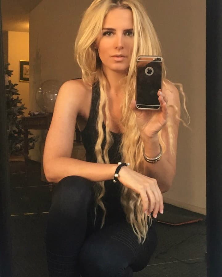 “A veces sí tengo ganas, por darle un hermano a Carlotta y porque cuando amas a una persona es muy bonito tener una parte suya, pero no estoy segura”.