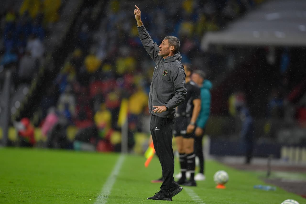 Henry Martín hizo un doblete para darle el triunfo al América en contra de unos Bravos que estuvieron cerca del empate.