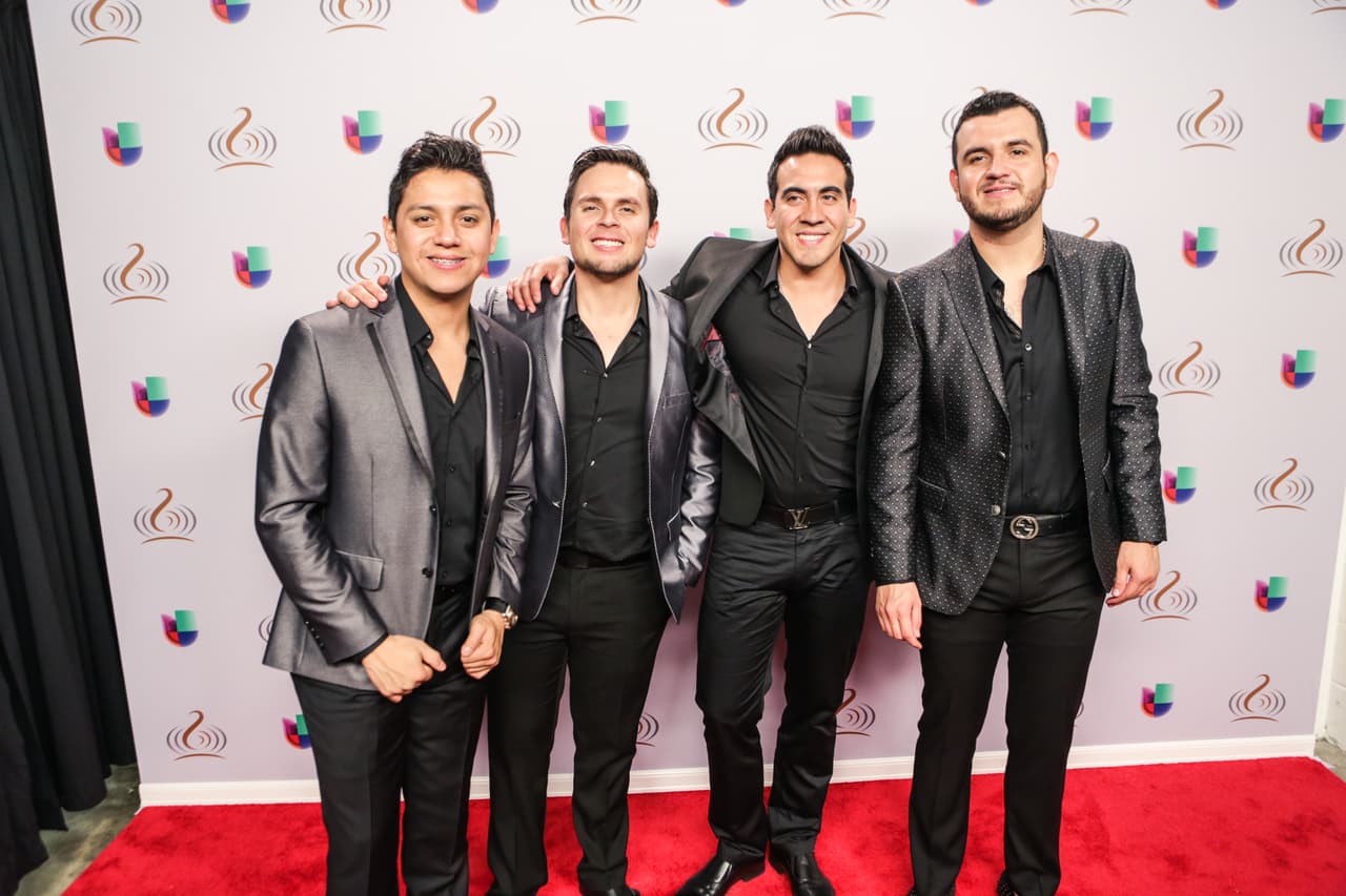 Así posaron en el detrás de cámaras para nuestras cámaras. ¡Míralos!