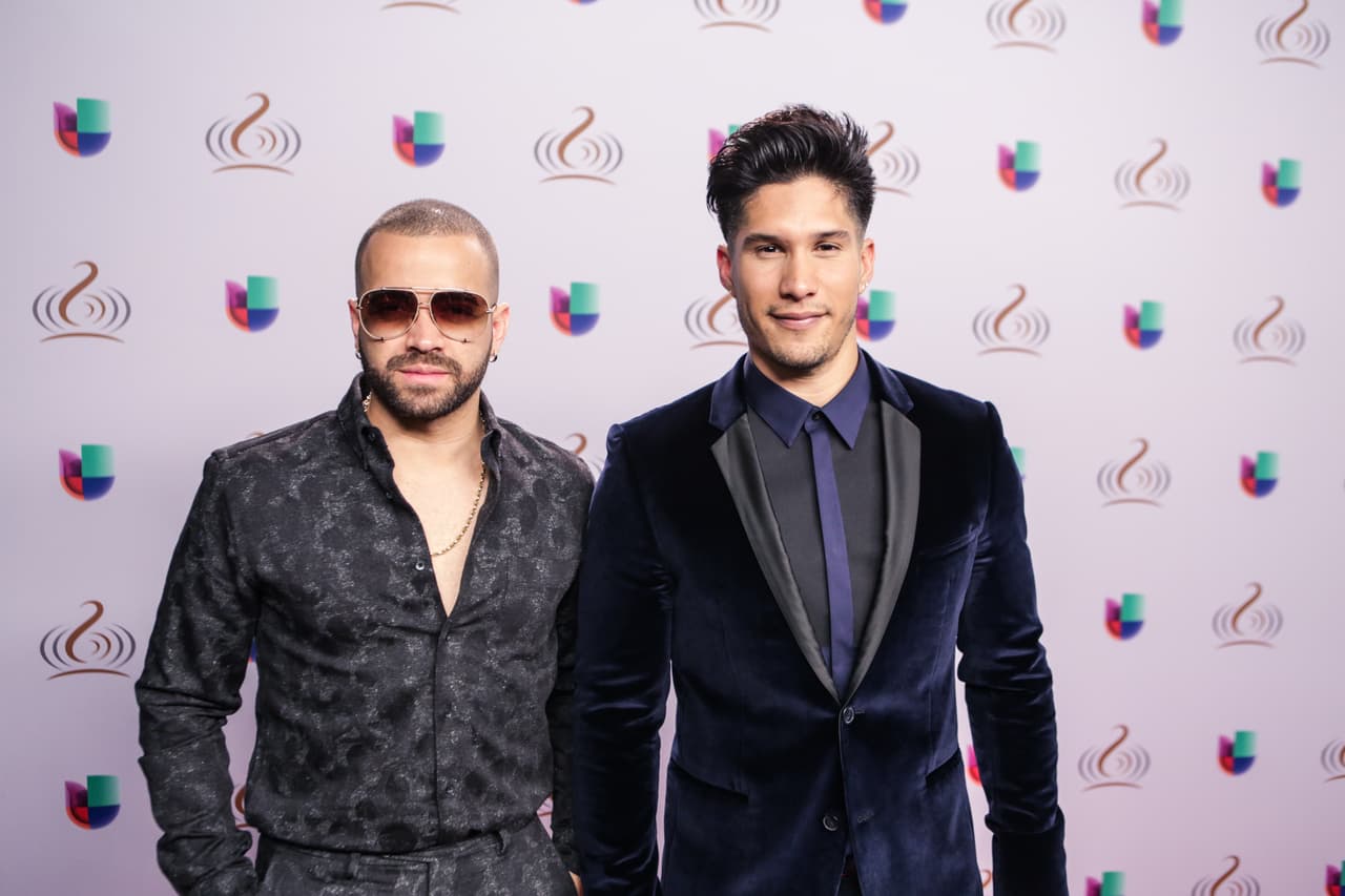 Así posaron en el detrás de cámaras para nuestras cámaras. ¡Míralos!