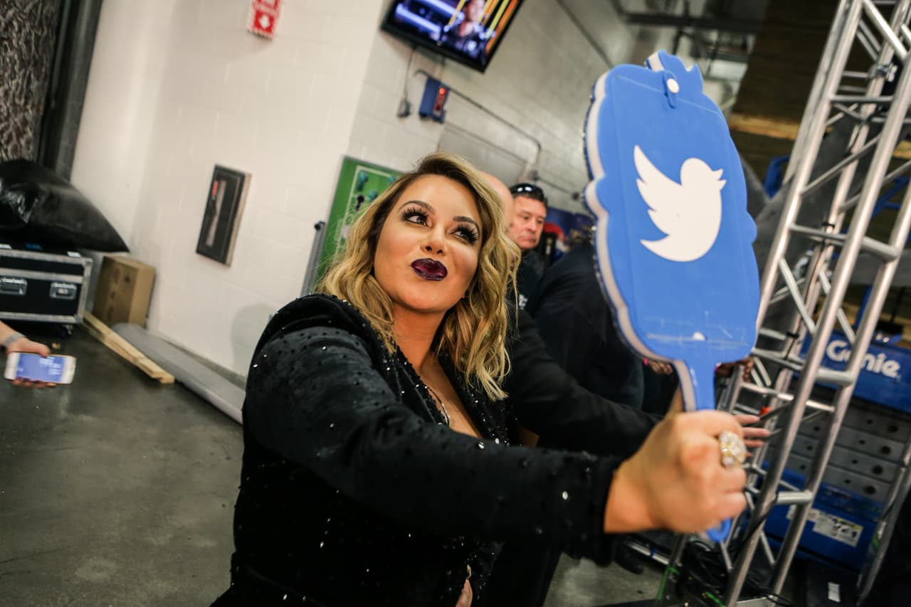 Una cosa fue lo que viste en televisión y otra lo que te perdiste. Pero, relax! Nuestro lente te trae el detrás de cámaras de la esta entrega de Premio Lo Nuestro.