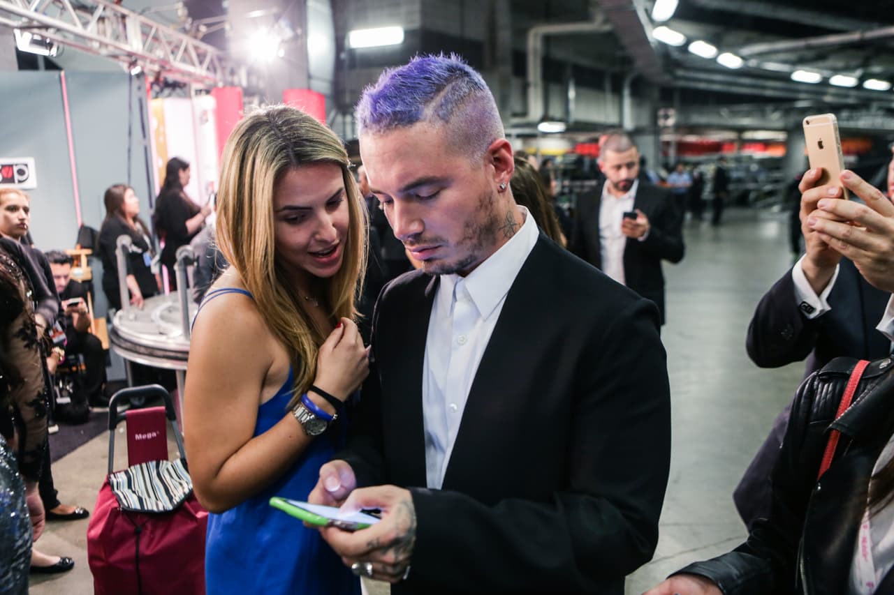 Una cosa fue lo que viste en televisión y otra lo que te perdiste. Pero, relax! Nuestro lente te trae el detrás de cámaras de la esta entrega de Premio Lo Nuestro.