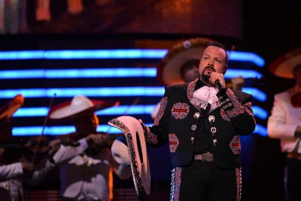 Después llegó Pepe Aguilar para deleitarnos con el tema "Cuánto te debo".