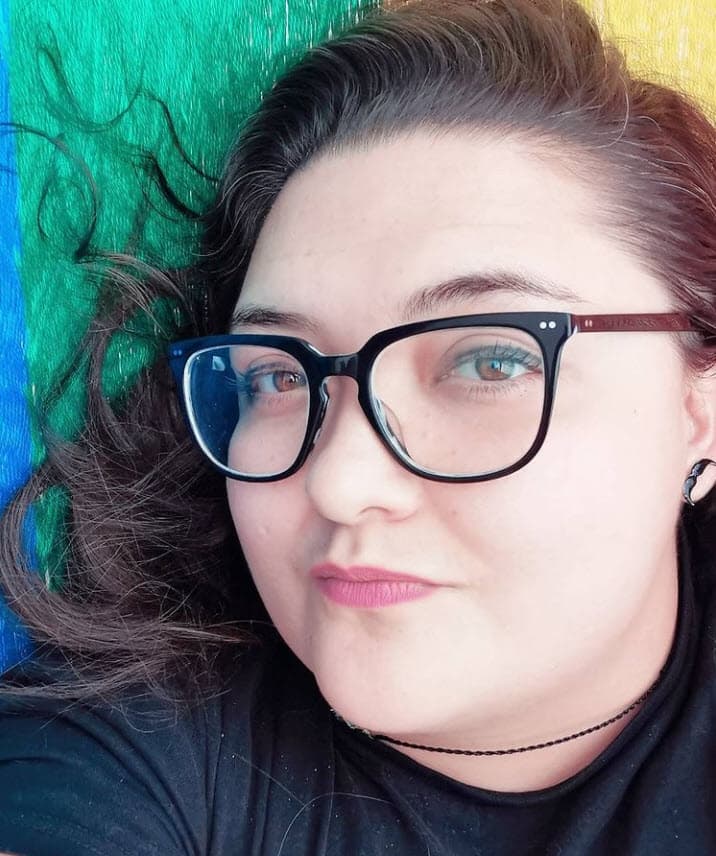 En una ocasión cuando le escondieron la ropa, sus demás compañeros trataron de exhibirla en ropa interior. Como pudo, Alejandra Ley trató de ocultarse en el camerino y al cerrar la puerta le machucó los dedos a una de sus compañeras. Aquel suceso provocó que la madre de la actriz le exigiera al productor, Valentín Pimstein, que pusiera una pedagoga a cargo de los chicos de manera que los mantuvieran con cierta disciplina durante las grabaciones. 
<br>