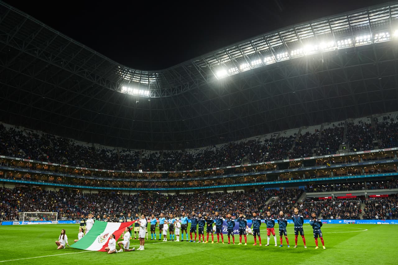 La ceremonia previa al encuentro entre Monterrey y América desde el 'Gigante de Acero'.