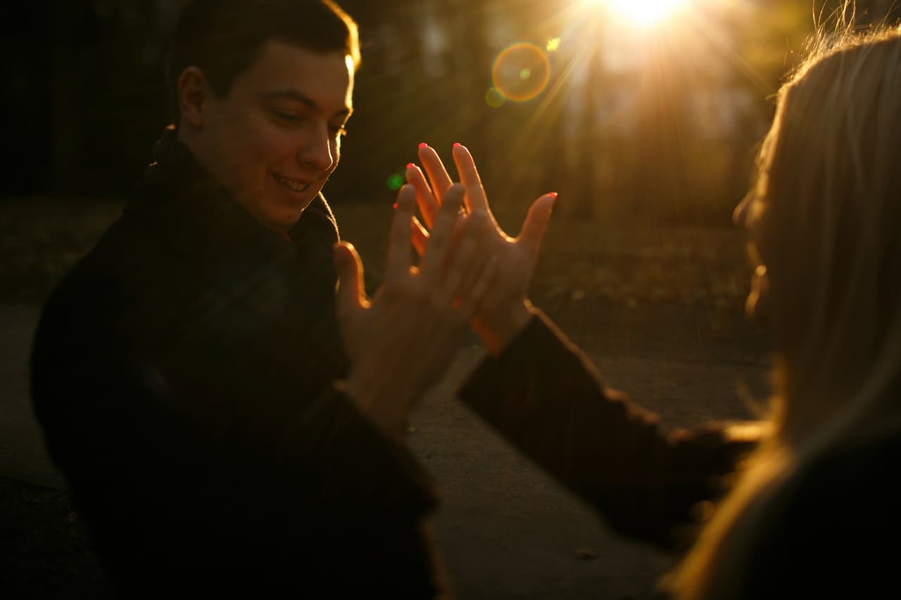 Cuida tu relación sentimental y no hagas nada que entorpezca la buena marcha de la misma. Estos últimos días del año no son los apropiados para aclarar ningún punto confuso ni para traer al presente las situaciones de un pasado ya superado en tu vida. Lo que tienes frente a ti es nuevo, excitante y divertido. ¡Disfrútalo!
