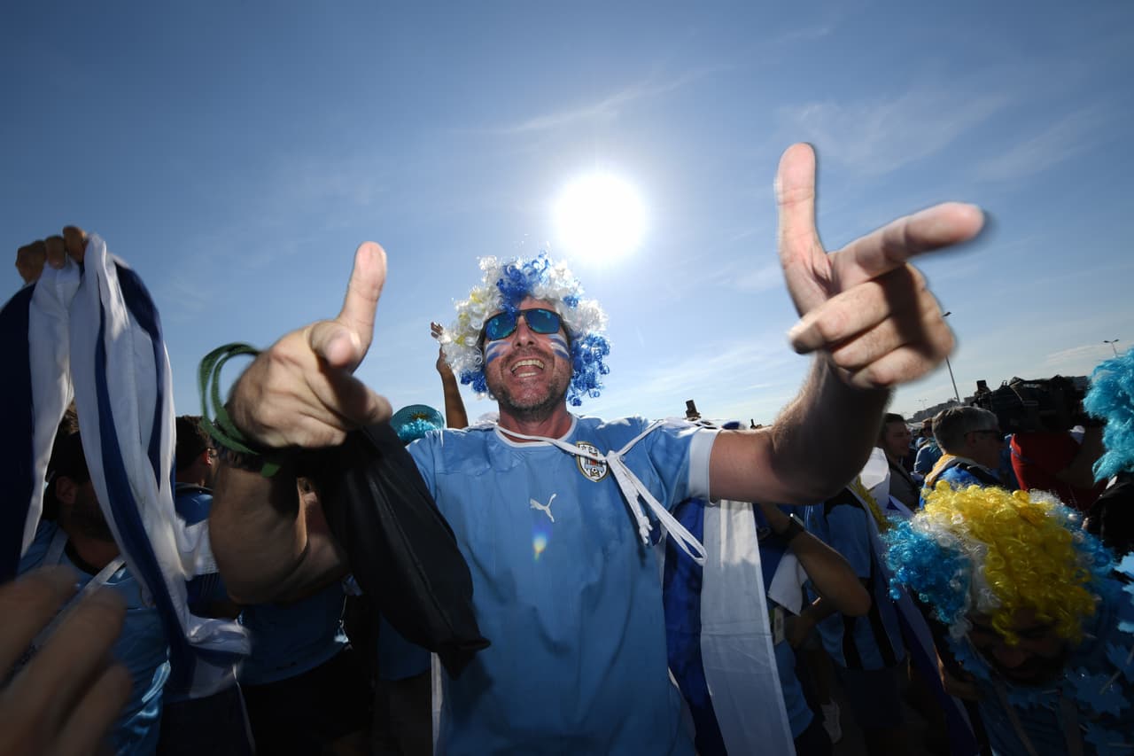 El colorido de los fanáticos en el partido de Uruguay contra Arabia Saudita fue protagonista en el segundo partido de ambos en el grupo A del Mundial de Rusia 2018.