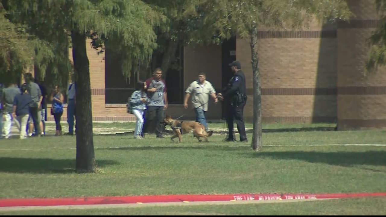 La escuela Langham Creek estuvo bajo un cierre preventivo tras detención de un exalumno armado