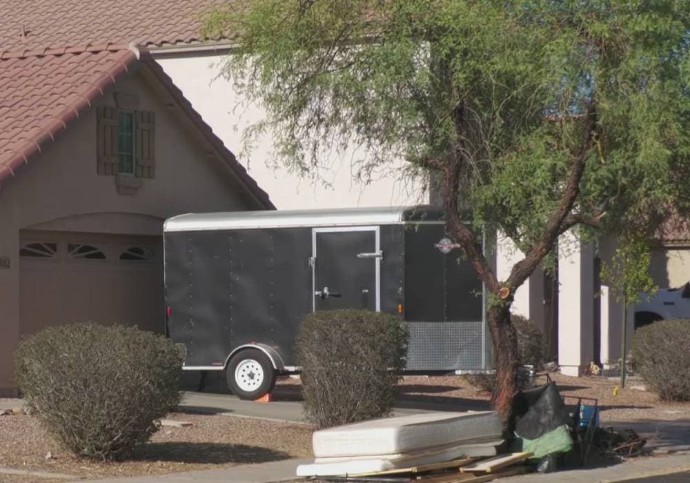 Manuel acudió a una vivienda en la intersección de las calles Power y Germann, a cortar un árbol, del cual
<b>ya había tomado fotografías tiempo antes</b>, para confirmar al dueño de la casa que podía realizar el trabajo.