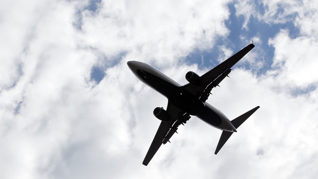 Miles de personas afectadas por cancelación de vuelos desde y hacia Venezuela: ¿cuál es la situación?