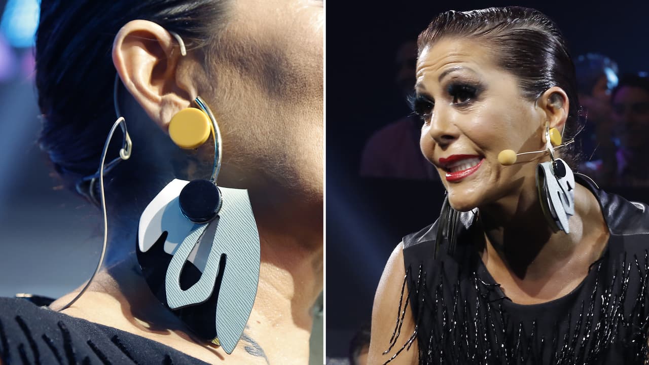 Alejandra lució unos aretes muy ajustados a su estilo.