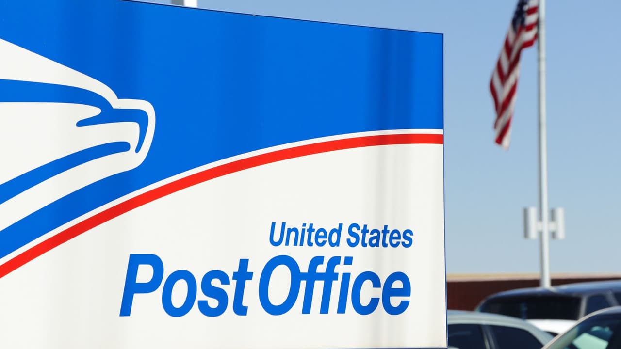 <h3 class="cms-H3-H3">🧭 En resumen </h3>El aumento de precios del USPS será temporal,
<b> solo para envíos de paquetes y durante la temporada navideña</b>. Para evitar pagar más y asegurar que tus regalos lleguen a tiempo,
<b> envíalos antes del 17 o 18 de diciembre y compara tarifas antes de elegir el servicio.</b>
