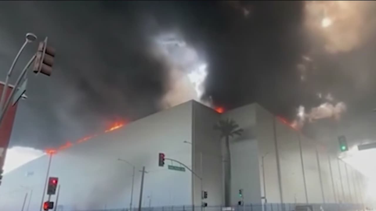 Alertan sobre abogados que estarían aprovechándose de víctimas del incendio Lineage en Boyle Heights