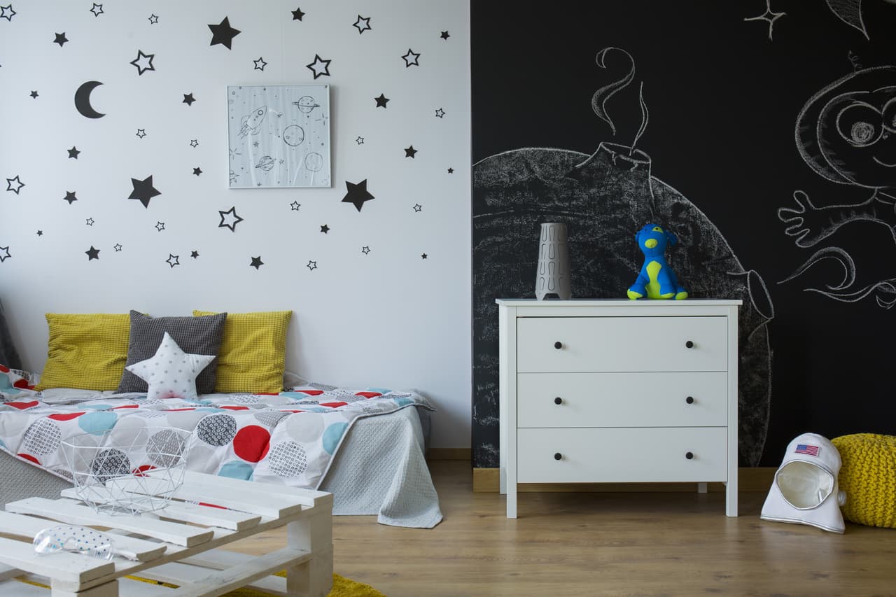 Este espacio es ideal para soñar y si tu hijo aún es muy pequeño, este tipo de cama es ideal para evitar accidentes.