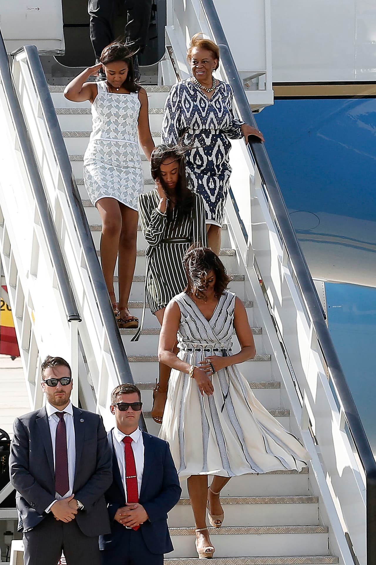 Sasha y su abuelita, la mamá de Michelle, Marian Robinson, se salvaron de la ventisca pues sus atuendos y peinados las favorecieron.
