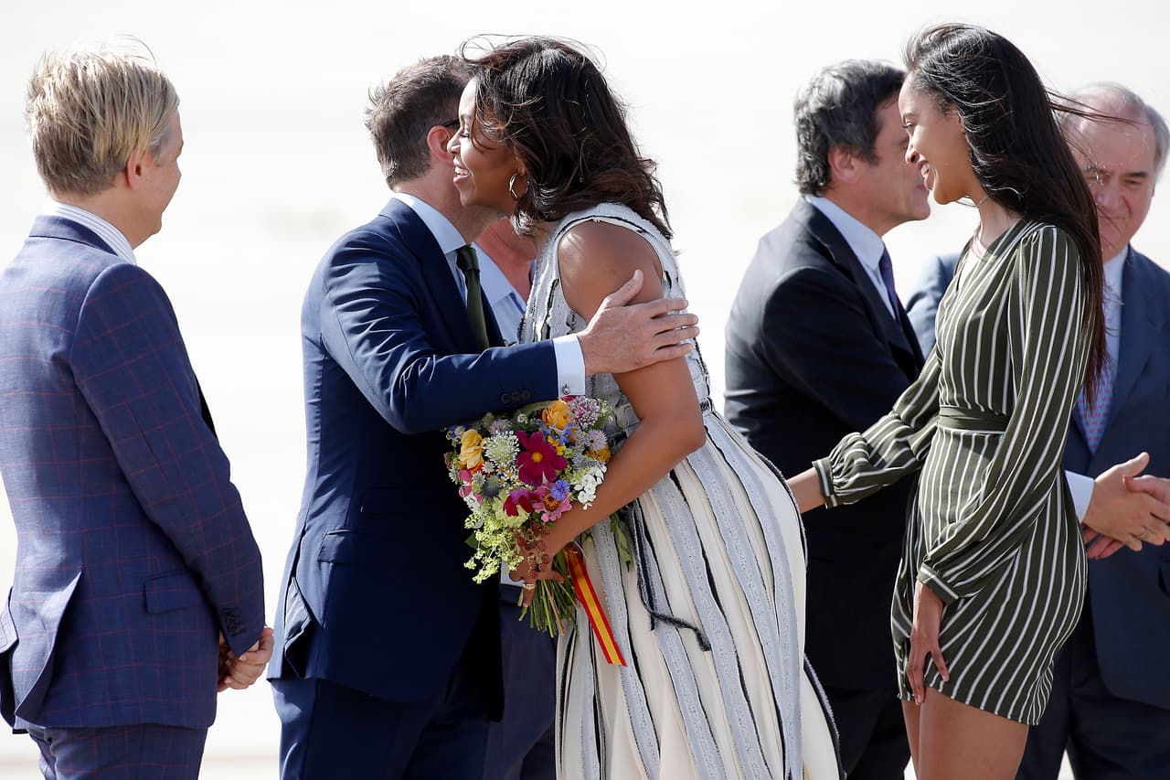 Por suerte el viento no logró empañar la visita de las Obama.