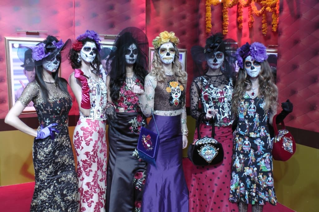 Vimos a varias calaveras vestidas muy a la moda.