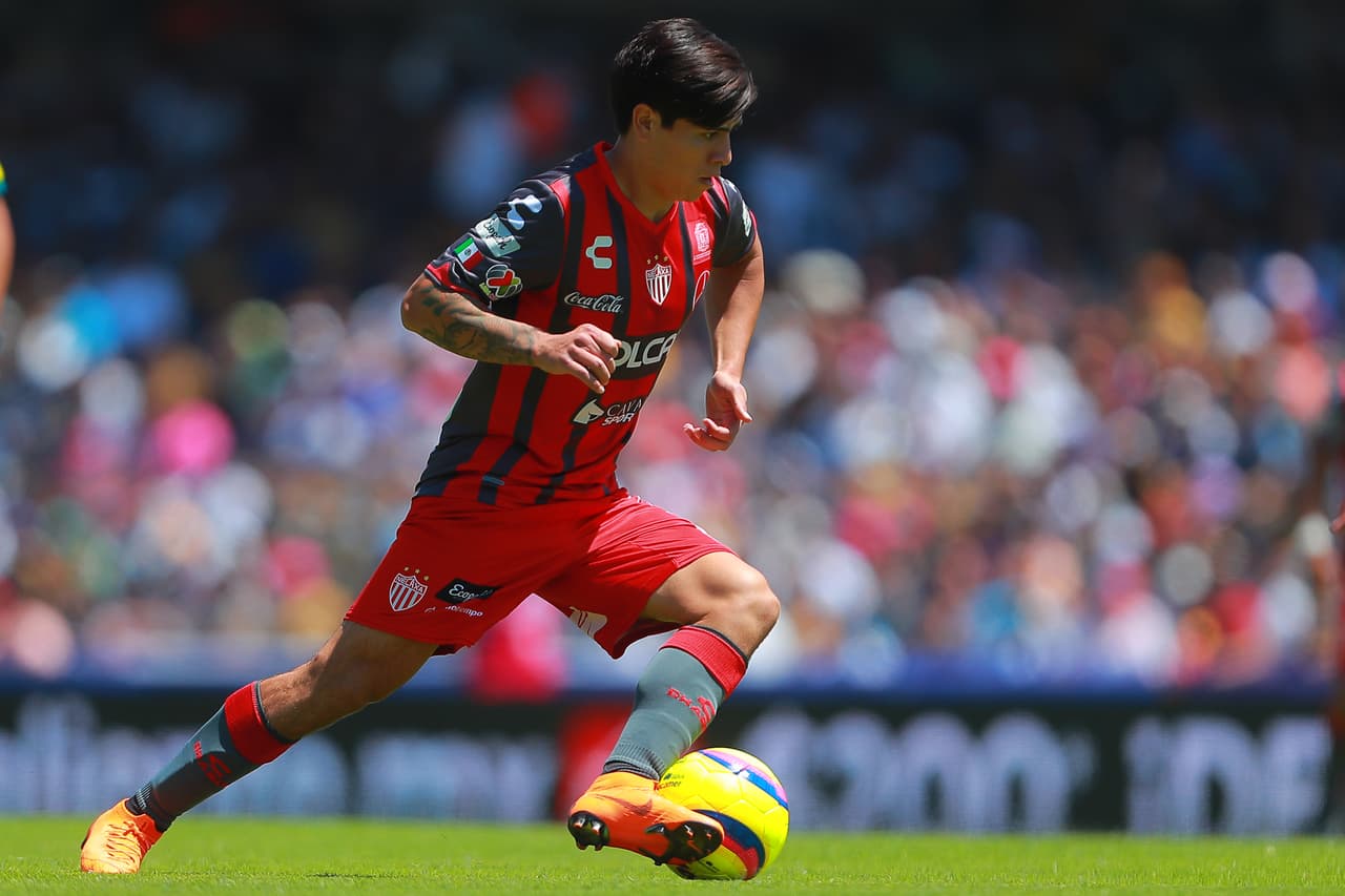 <b>Víctor Dávila (Chile): </b>jugó a penas 29 minutos en la derrota de su país por 3-0 a manos de Perú. Ante México, el jugador del Necaxa se quedó en el banco de suplentes.