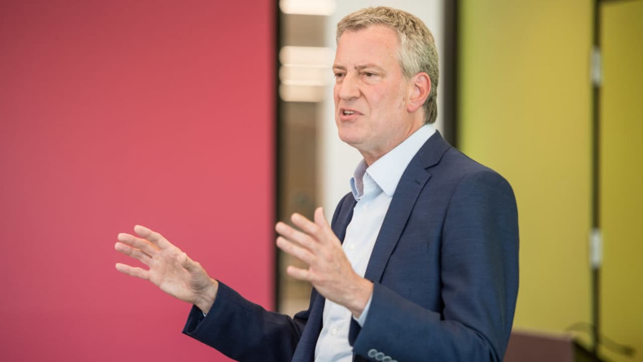 Aumenta el disgusto en barrios boricuas de Nueva York por ausencia de alcalde de Blasio en desfile puertorriqueño  