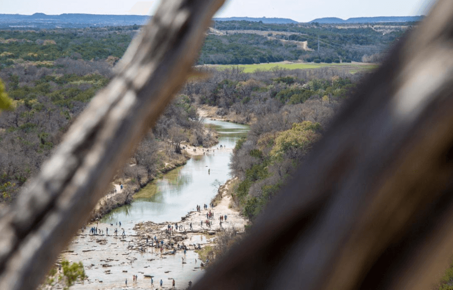 El parque estatal Dinosaur Valley es una buena opción cultural y de entretenimiento.