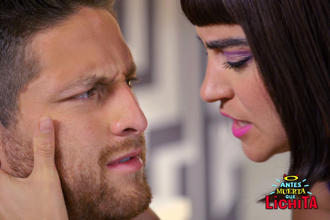 Alex rechaza a Lichita y le confiesa que es gay.