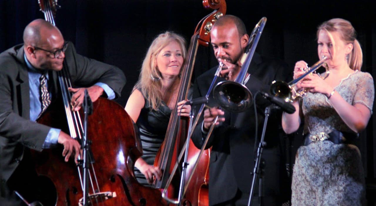 <b><a href="https://ncjazzfestival.org/?_ga-ft=1ZeZlO.0.0.0.0.LN5JC3-1PnLrXa.0.0">North Carolina Jazz Festival (2 al 4 de febrero)</a></b>. Disfruta de uno de los mayores festivales de jazz tradicional del Sureste. Este fin de semana musical comienza el jueves por la noche y luego continúa el viernes y el sábado por la noche con conciertos de cuatro horas con siete sets con seis o siete músicos por set.