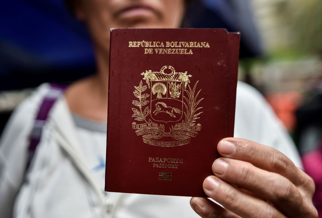 “Soy venezolano, entré de forma ilegal a EEUU y quiero irme, pero no tengo pasaporte”: respondemos tus preguntas de inmigración