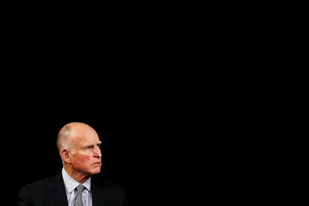El gobernador de California buscó petróleo en su rancho familiar con recursos públicos