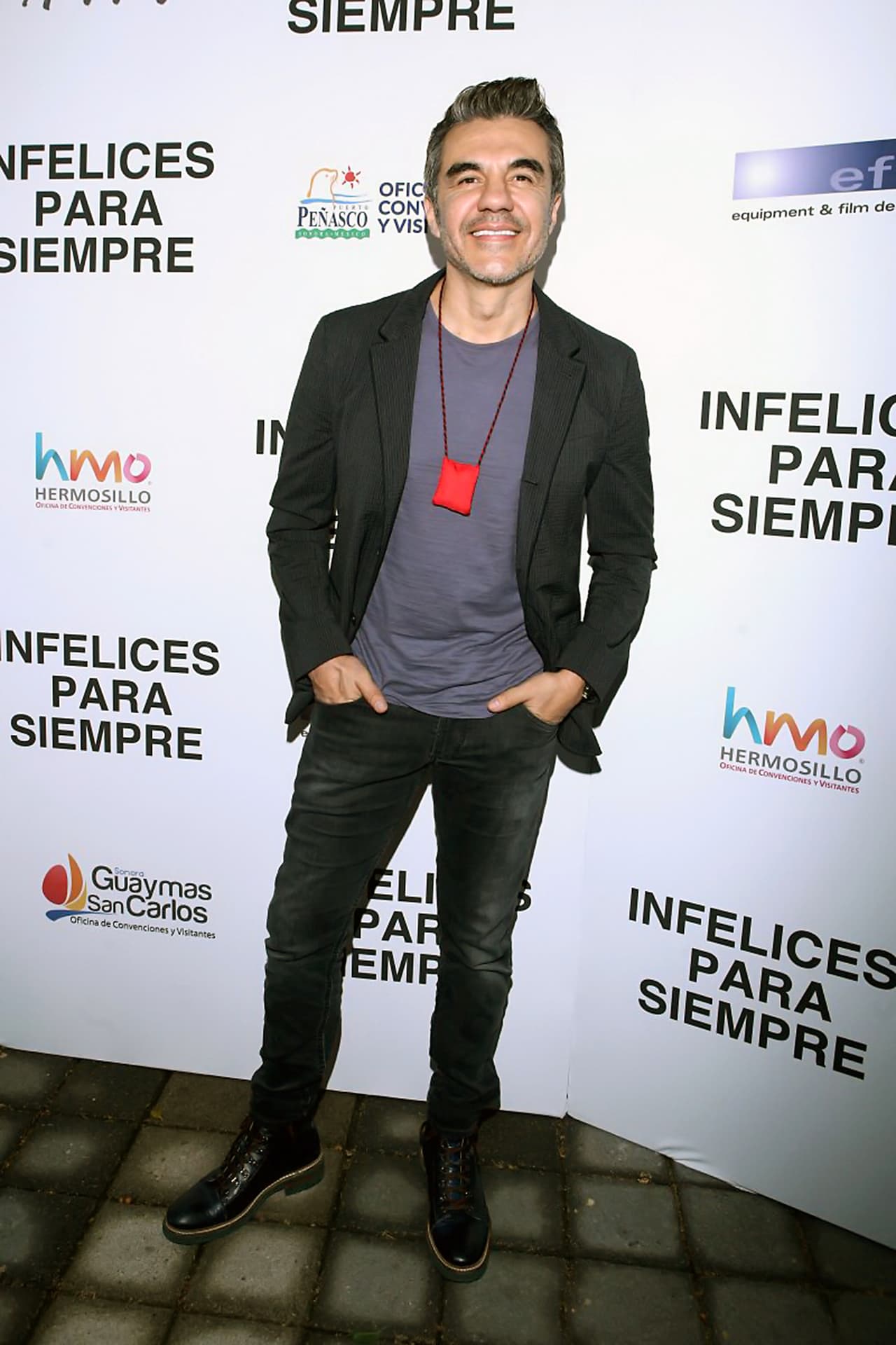 El también comediante fue captado, hace unas semanas, muy bien acompañado de la brasileña Thuany Martins, sin embargo, fue hasta el pasado 22 de septiembre cuando confirmó que entre ellos dos hay algo más que una simple amistad.