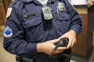 La propuesta de ley establece que los ciudadanos no podrán grabar a los oficiales que se encuentren a menos de 25 pies de distancia.