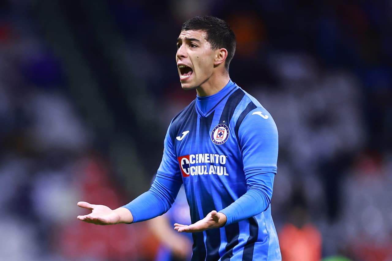 Erik Lira, de Cruz Azul, se enfrentará a su exequipo Pumas.