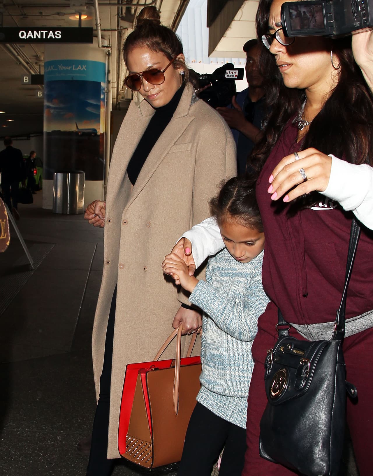 Jennifer hizo una mueca de enojo.