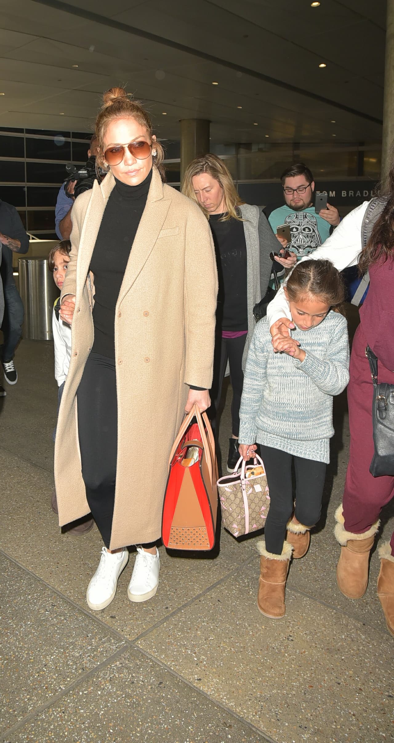 No es sencillo ser hijo de una súper estrella como JLo.