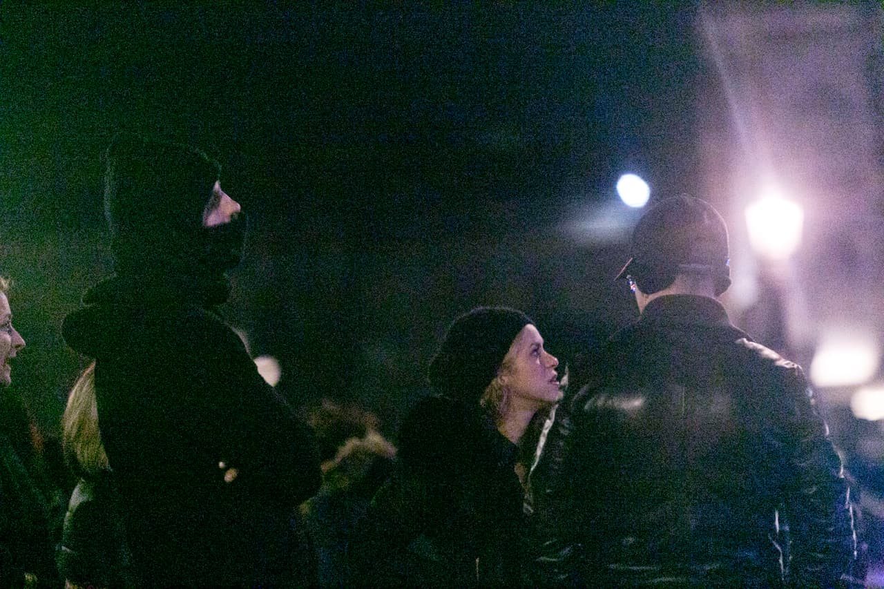 Pobre Piqué, se nota que se moría del frío.