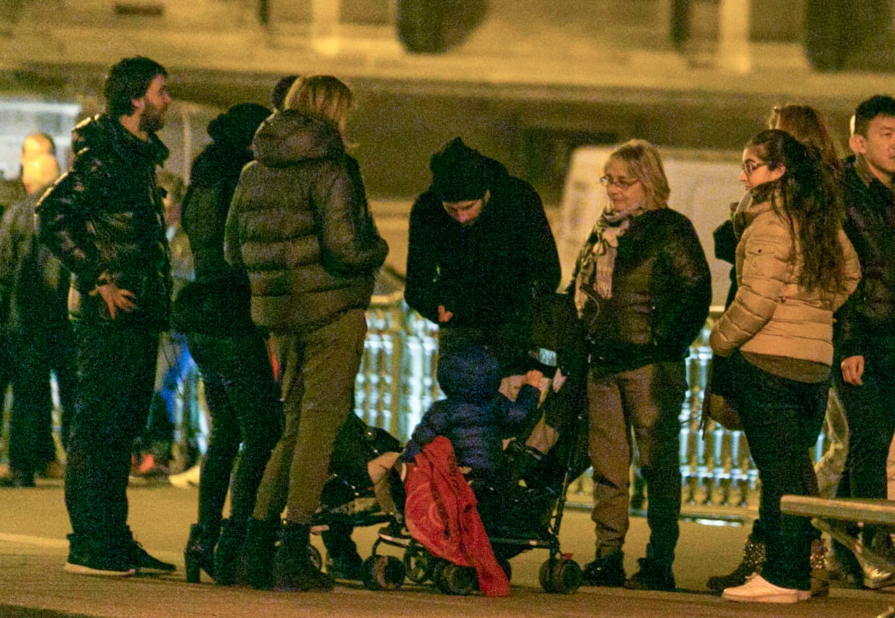 Piqué hablaba con Milan, quien escuchó muy atento a papi.