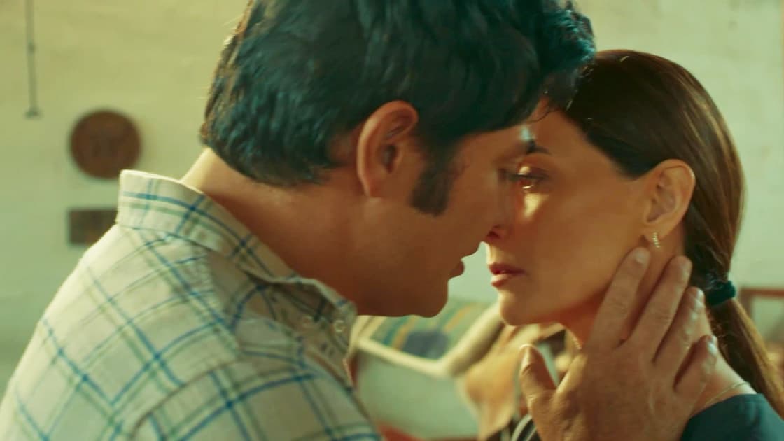 Luciano descubre a Zacarías y a Aitana en un situación incómoda | Mi Verdad Oculta | Capítulo 2