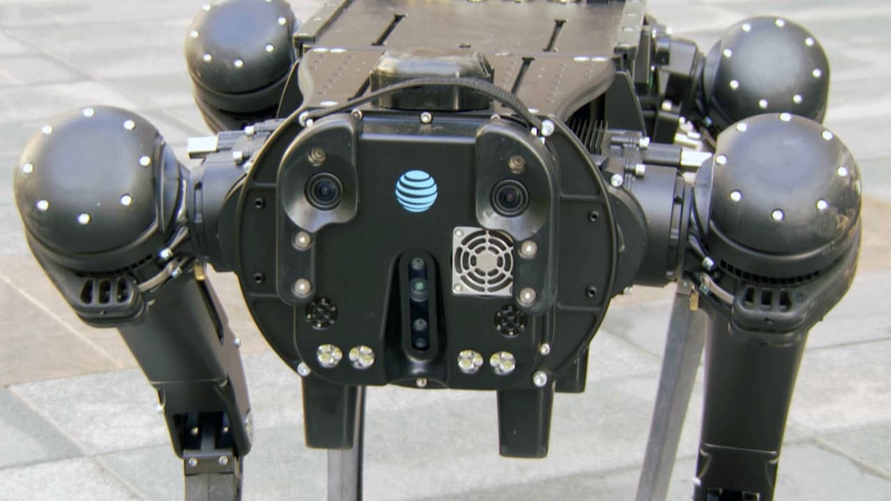 El “perro robot” es capaz de detectar explosivos y materiales radioactivos.