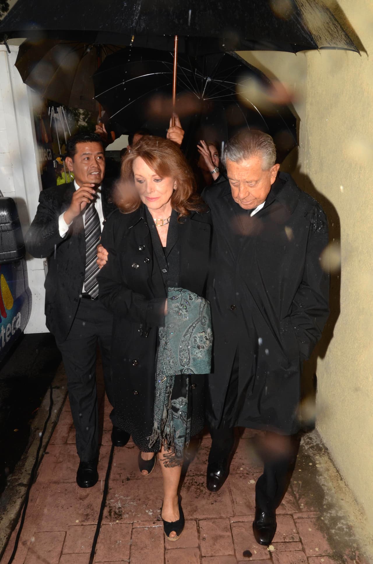 Miguel Alemán Velasco acudió con su esposa