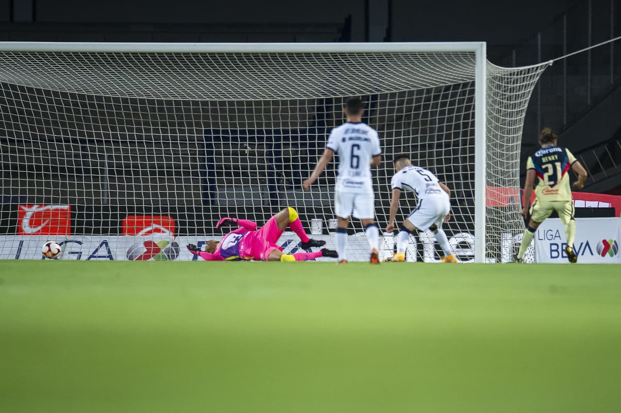 Con un agónico gol de Henry Martín en los últimos minutos, América se llevó el clásico capitalino y de pasó eliminó a Pumas de toda opción de Repechaje en el Guard1anes 2021.