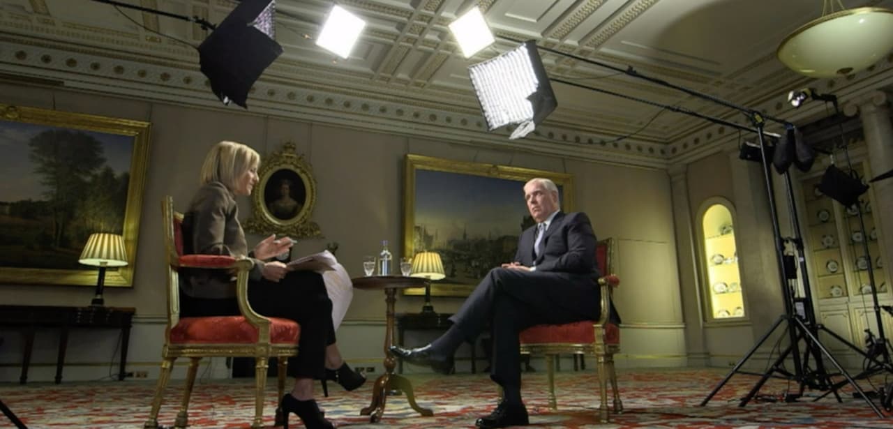 Emily Maitlis, la periodista que entrevistó al 
<b><a href="https://www.univision.com/famosos/el-principe-andrew-rompe-el-silencio-y-dice-que-le-fallo-a-la-familia-real-por-su-relacion-con-jeffrey-epstein-fotos" target="_blank">príncipe Andrés</a></b> para el programa 'Newsnight' de la BBC el 14 de noviembre de este año, aseguró que el hijo de la reina Isabel en un inicio quedó "feliz" con su entrevista.
<br>