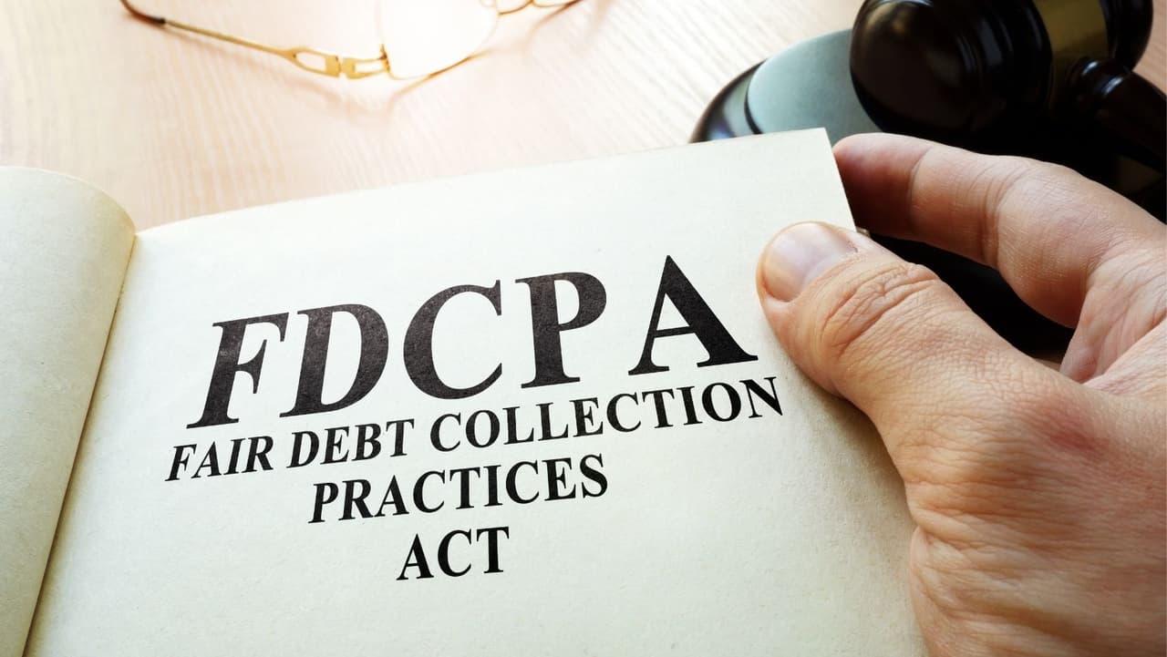 Los cobradores de deudas están obligados a proporcionar pruebas de que usted debe la deuda.
<b>No pueden llamarte antes de las 8 a. m. ni después de las 9 p. m. </b>No pueden llamarlo al trabajo si les dice que podría poner en peligro su trabajo.
<br>