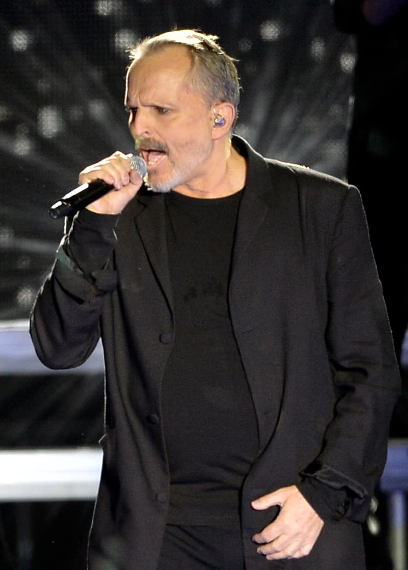 "
<b><a href="https://www.telecinco.es/salvamedeluxe/entrevistas/lucia-dominguin-reacciona-conflicto-bose-palau_18_3088320112.html" target="_blank">La tragedia la estamos haciendo los mayores</a></b>. Creo que los adultos estamos haciendo de esto una situación más trágica de lo que es".
<br>