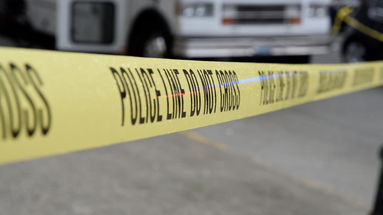 Un muerto y dos heridos graves tras tiroteo en autopista 60 en Hacienda Heights