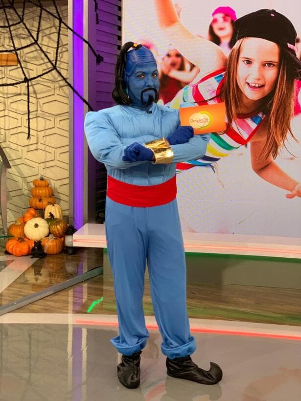 El genio de la lámpara de 'Aladdin' no dudó en cumplir sueños en la mañana mágica de Despierta América. Bajo el disfraz de este personaje de cuento estaba Raúl González.