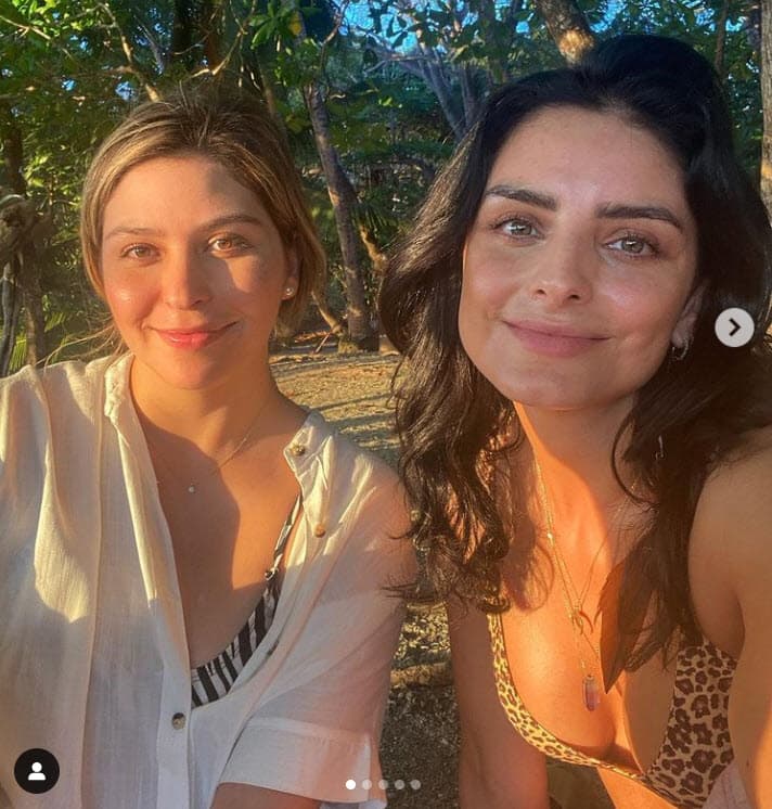 "Hace unos días le hablé y le dije: 'No me siento bien, necesito naturaleza, a 'Kai' le toca ir con su papá, no quiero estar en mi casa, 
<b><a href="https://www.univision.com/shows/el-gordo-y-la-flaca/aislinn-derbez-tuvo-que-ir-sola-y-en-uber-al-hospital-para-ser-operada-de-apendicitis-video" target="_blank">siento que necesito estar sola</a></b>, pero no tan sola… mmm ¿si me voy a Costa Rica mañana vienes conmigo?". 
<br>