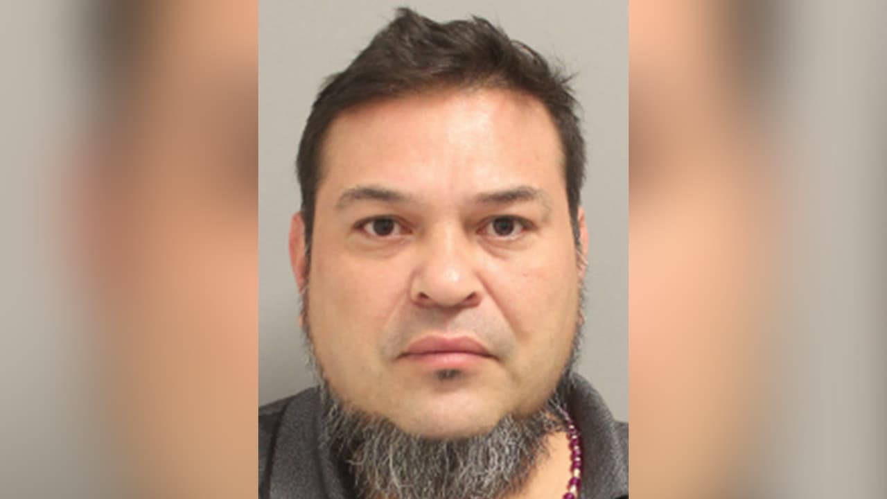 Gualberto Barrera, enfrenta cargos por conducir bajo los efectos del alcohol con un niño, menor de 15 años.