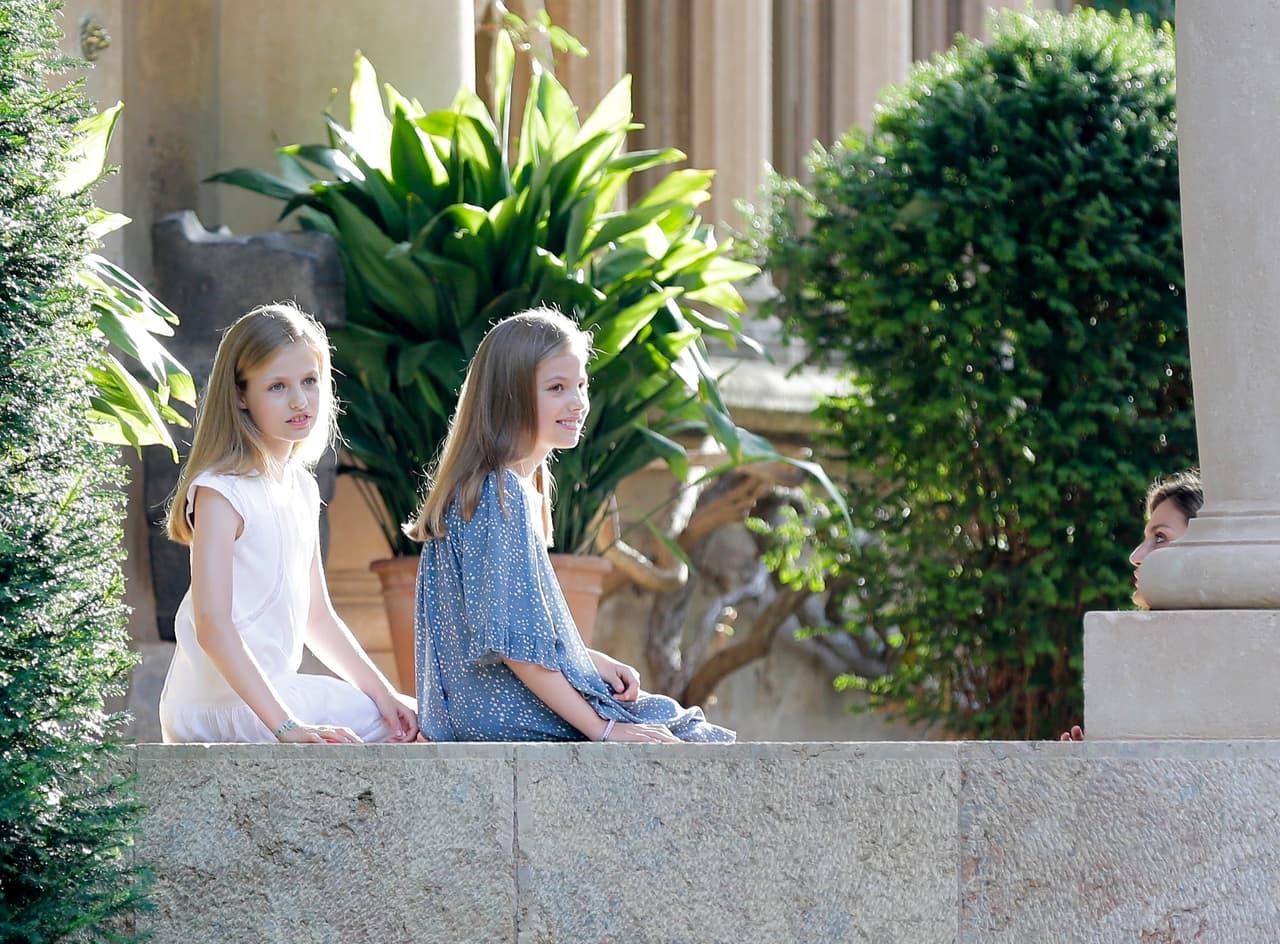 Esta es la imagen inédita, en la que Leonor y Sofía posaron solas por primera vez.