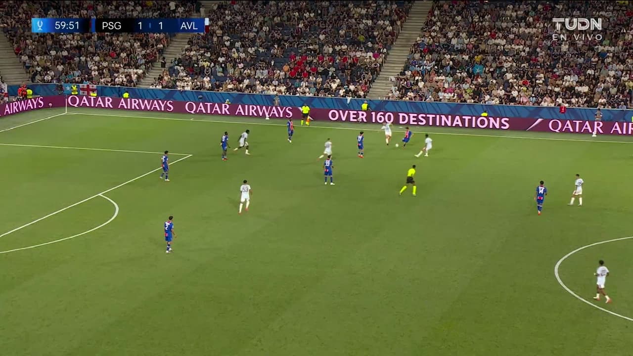 ¡GOL!  anota para Paris Saint-Germain. Désiré Doué